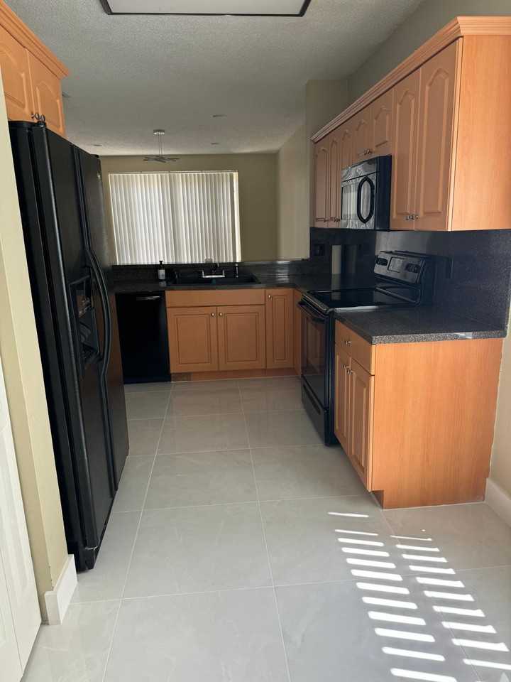 18097 Sw 30th Ct - Photo 3 of 8