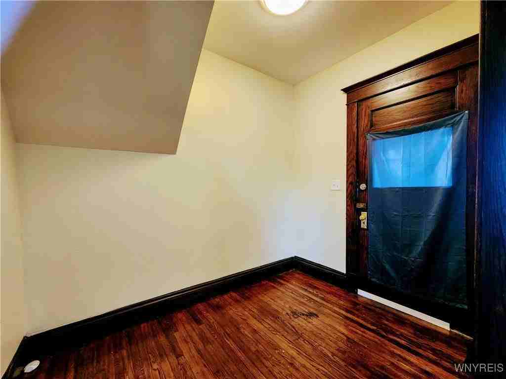 61 Woodlawn Ave - Photo 2 of 25