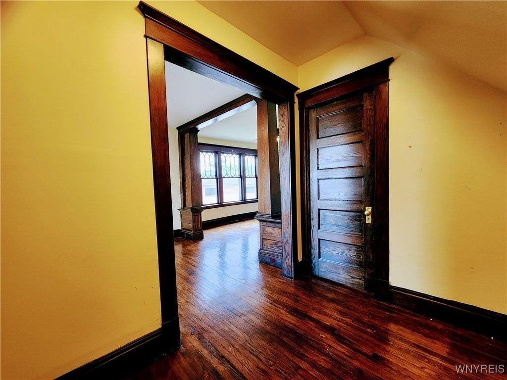 61 Woodlawn Ave - Photo 3 of 25