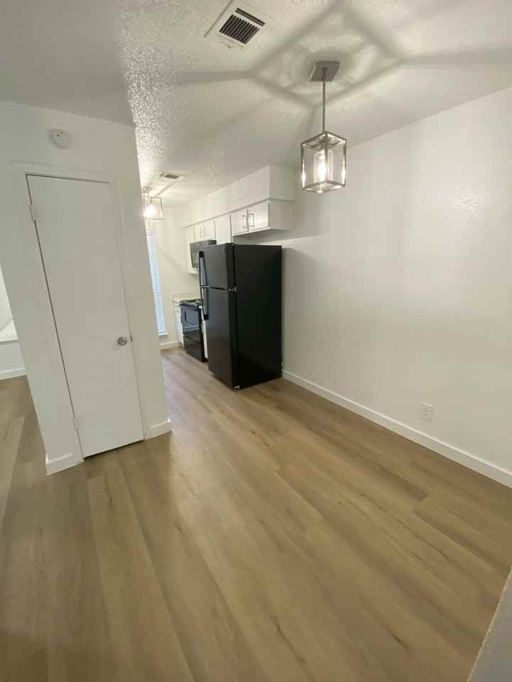 St. Edwards Place Apartments - Photo 3 of 16