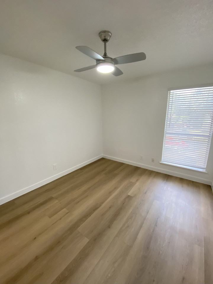 St. Edwards Place Apartments - Photo 5 of 16