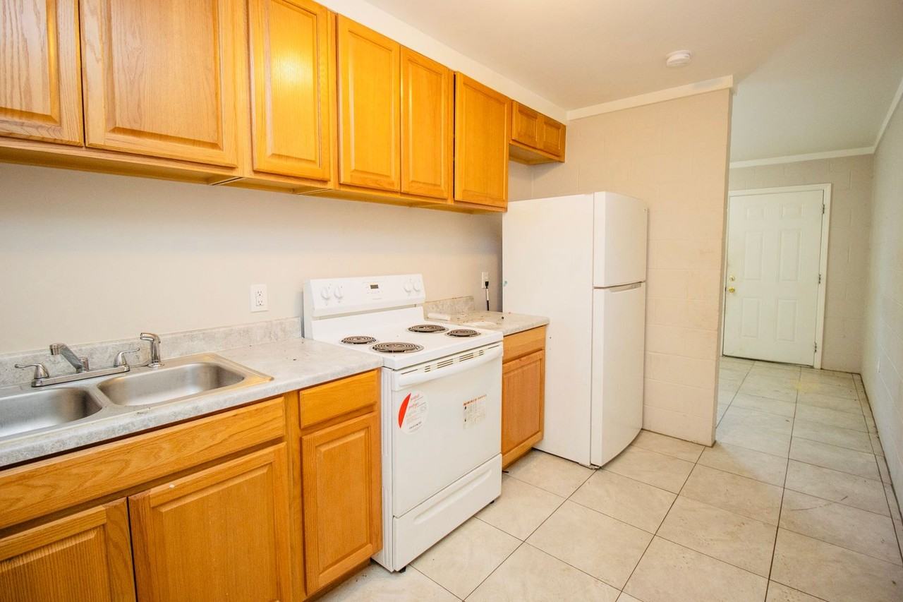 2447 Gervais St - Photo 6 of 25