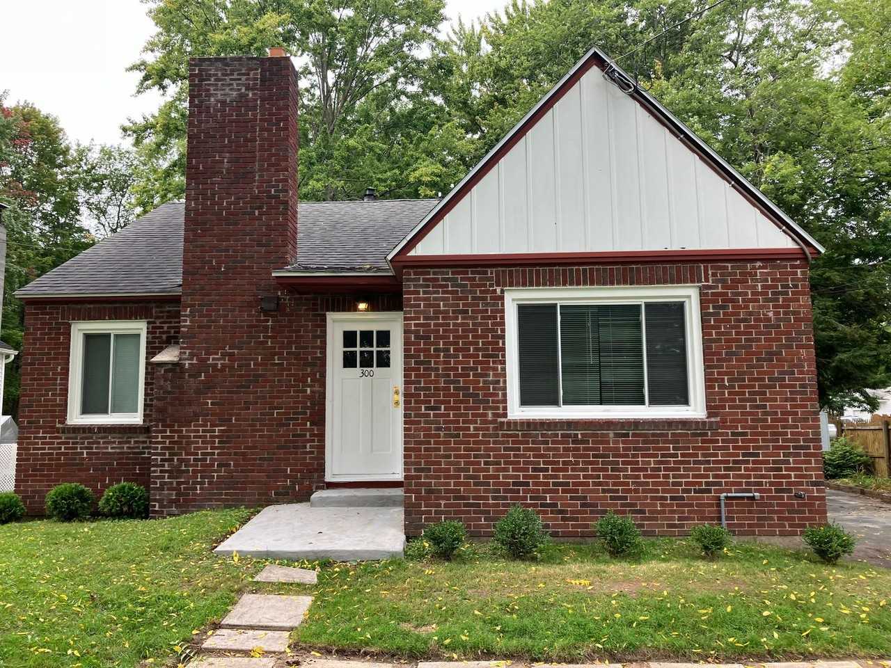 300 Helen St - Photo 2 of 9