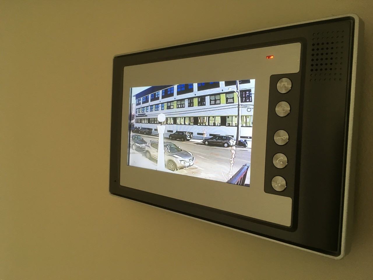 822 N 48th St - Photo 4 of 12