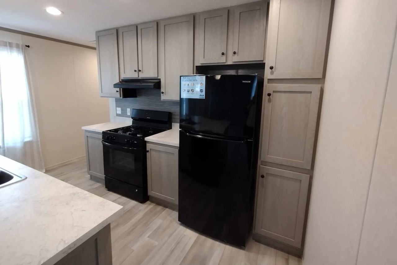 8378 Stonehedge Dr - Photo 3 of 20