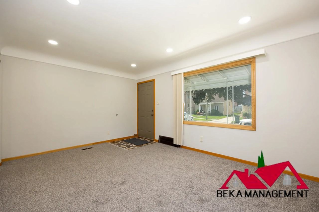 5404 Curtis St - Photo 3 of 20