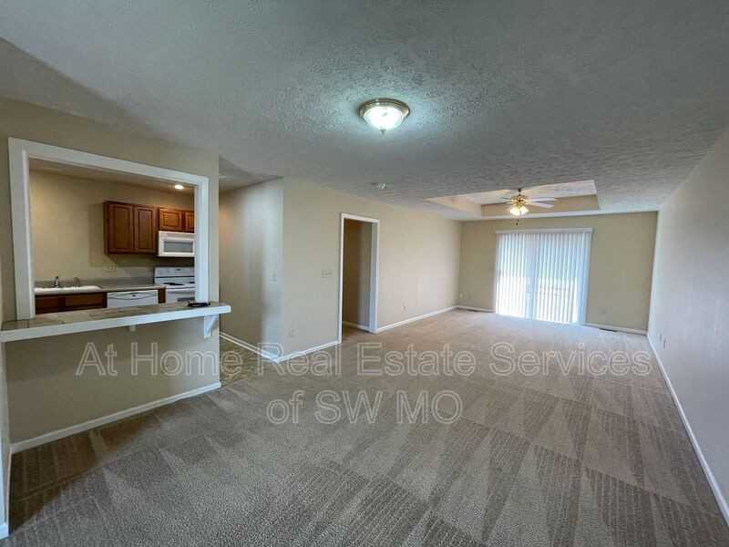 306A Excalibur Ct - Photo 2 of 10