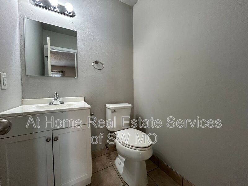 712 E Sunshine St #D20 - Photo 7 of 7
