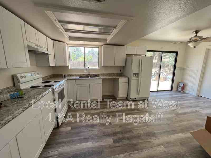 3109 N Meadow Brook Dr - Photo 2 of 9