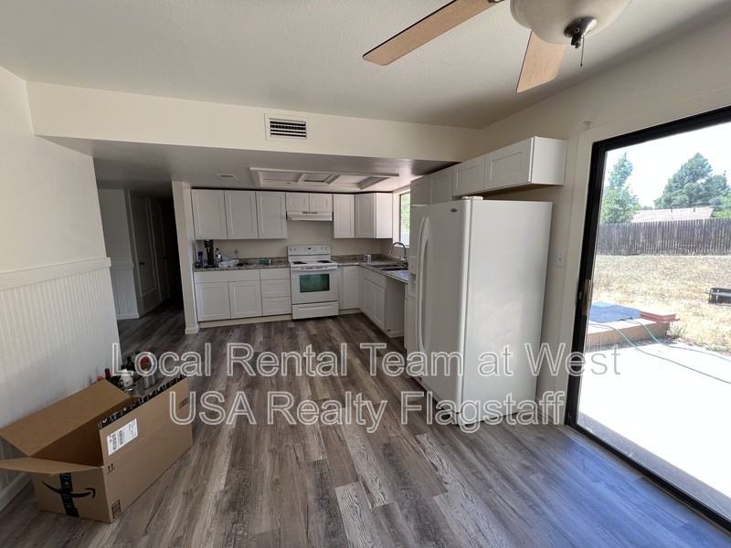 3109 N Meadow Brook Dr - Photo 3 of 9