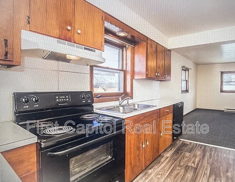 233 E King St - Photo 2 of 10