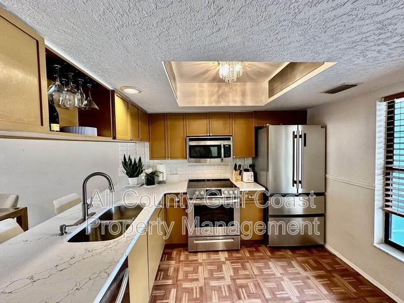 411 40th Ct W - Photo 2 of 11