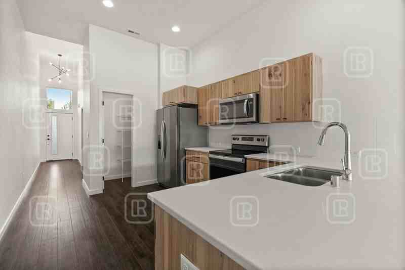 702 S Crescent Ln - Photo 2 of 20