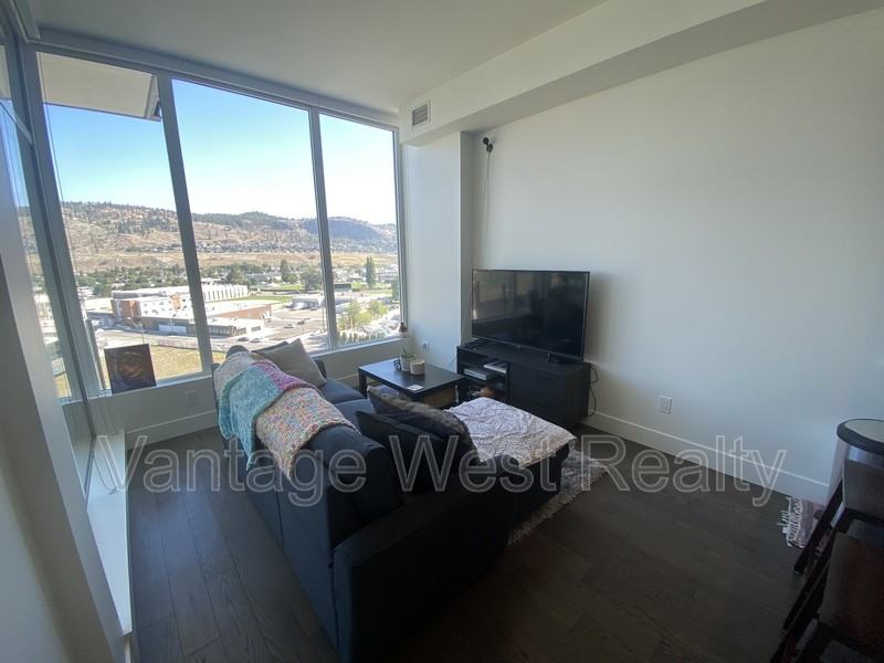 1010 Sunset Dr - Photo 3 of 7