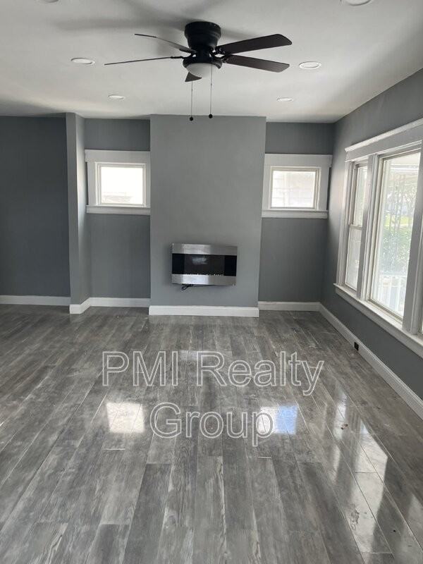 12203 Castlewood Ave - Photo 4 of 38