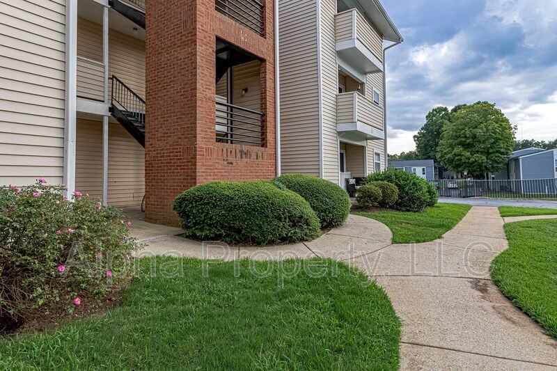 2601 Duncan Chapel Rd #J202 - Photo 3 of 21