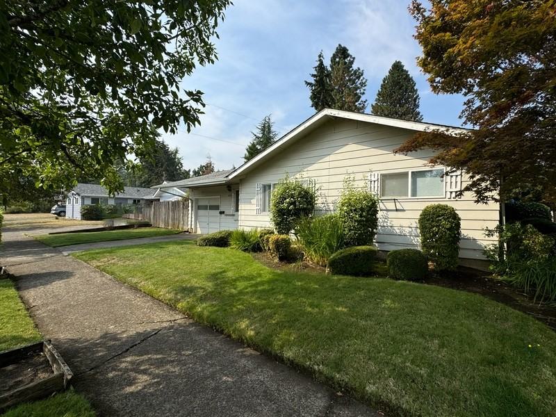 2410 Taylor St - Photo 2 of 28