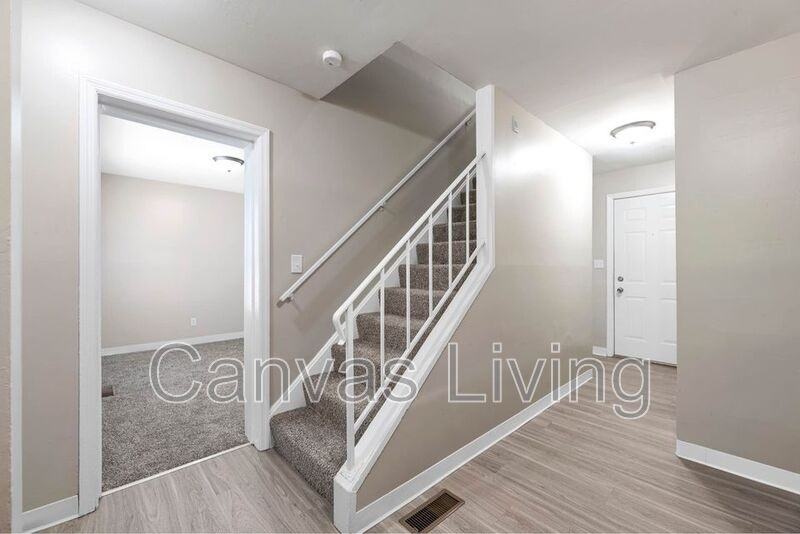 713 Canonby Pl #E - Photo 2 of 7