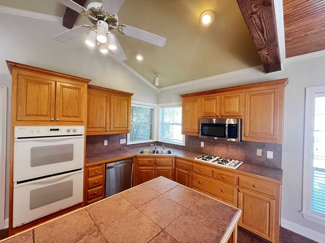 6011 Riverbrook Dr - Photo 3 of 32