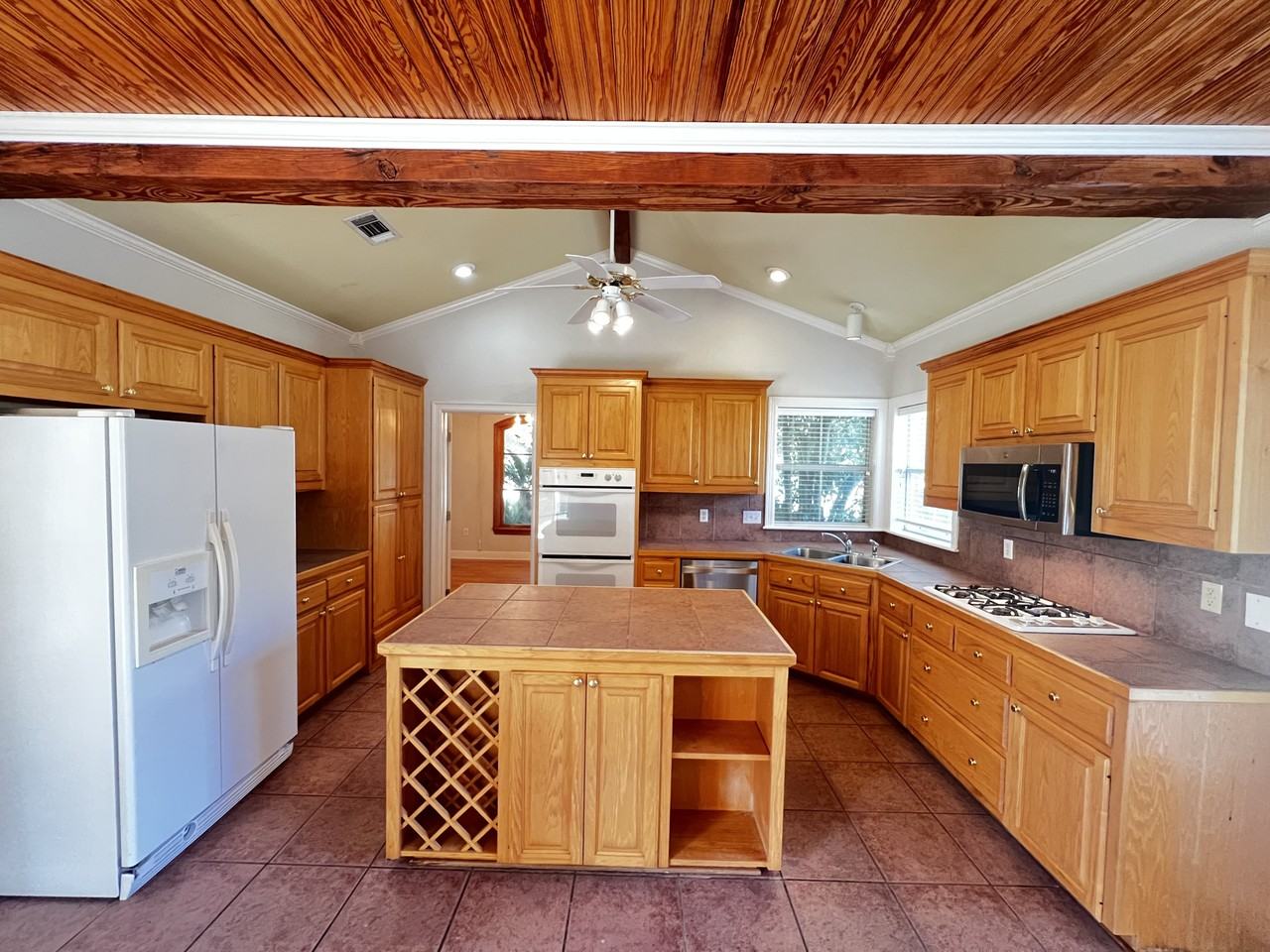 6011 Riverbrook Dr - Photo 4 of 32