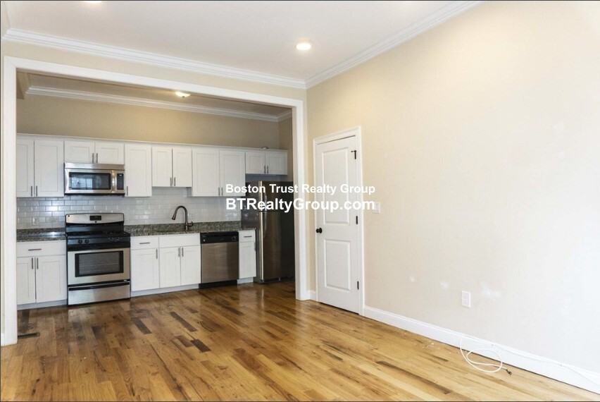 52 Townsend St #1 - Photo 2 of 10