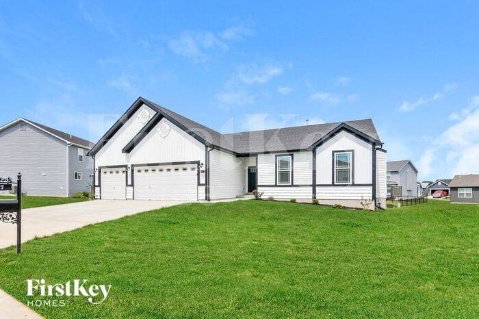 447 Birchwood Dr - Photo 2 of 15