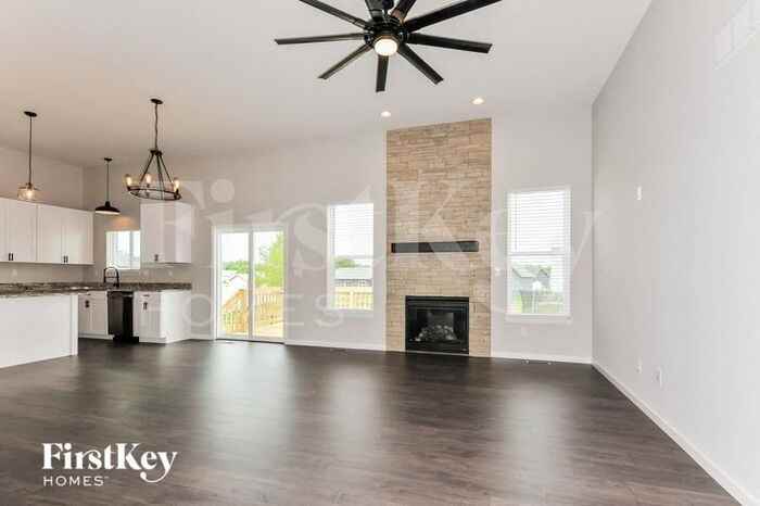 447 Birchwood Dr - Photo 3 of 15