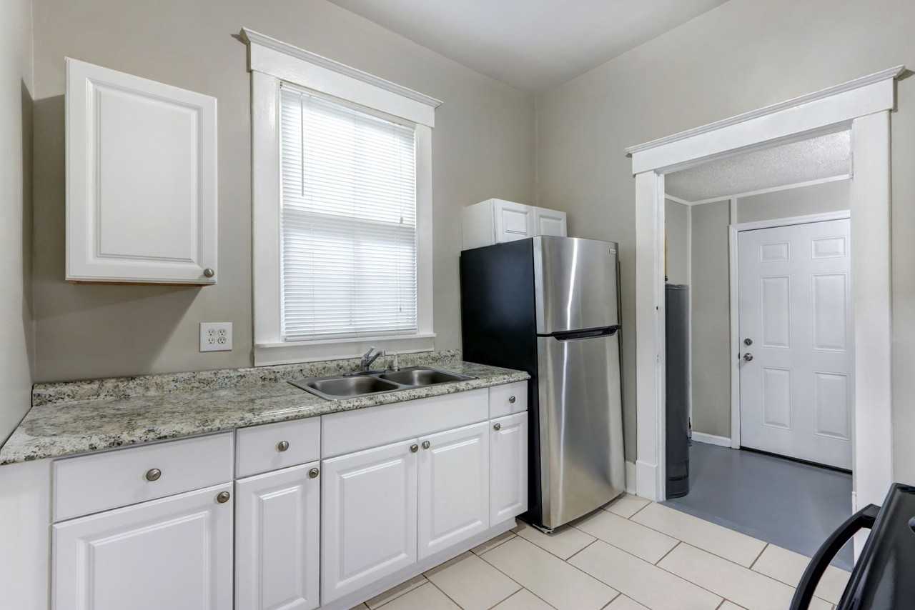 660 E 34th St - Photo 6 of 16