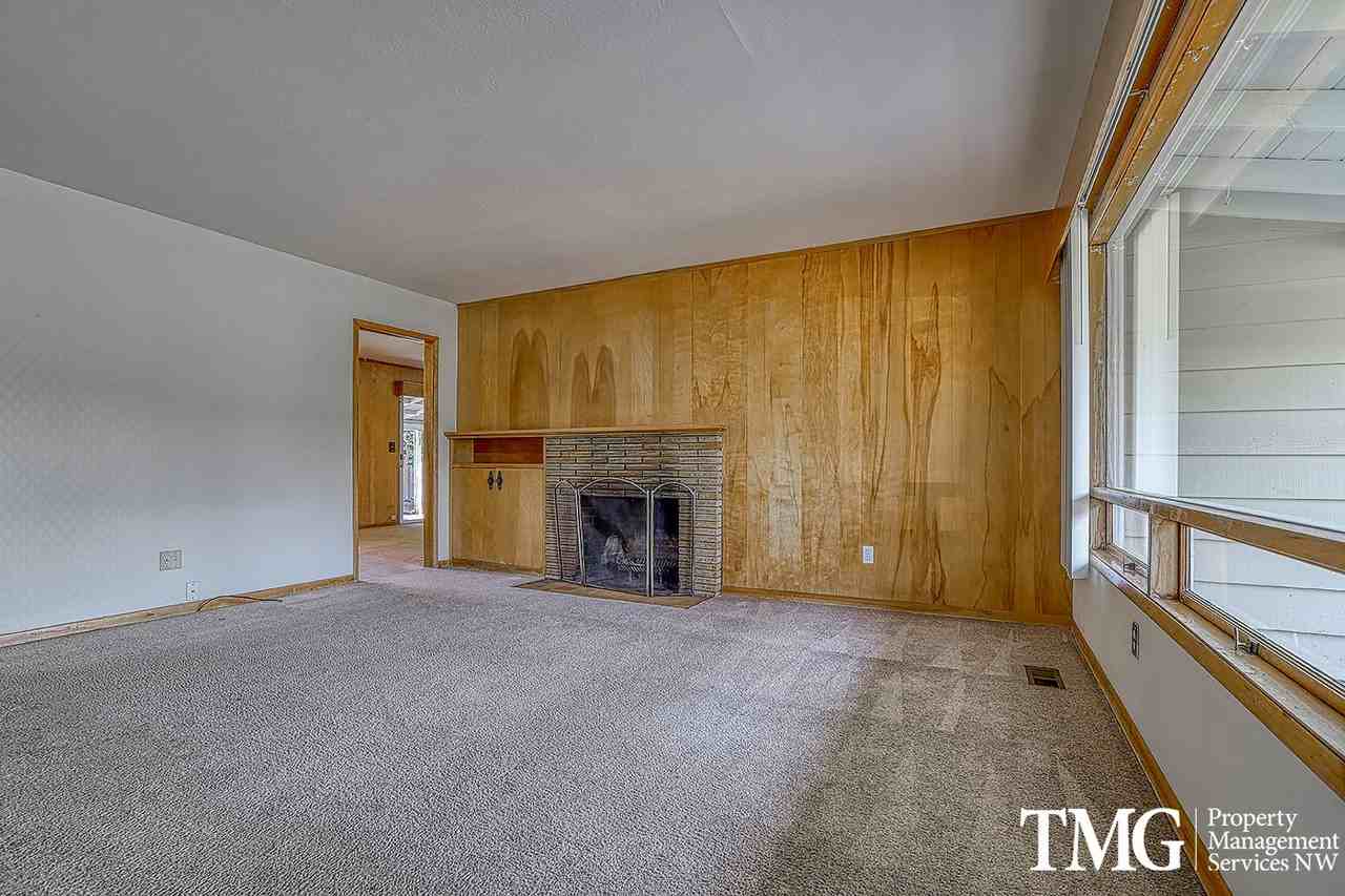 16339 Ne Hoyt St - Photo 2 of 28