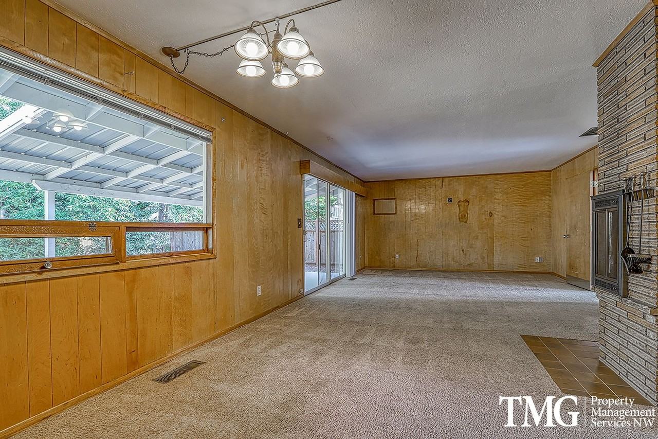 16339 Ne Hoyt St - Photo 3 of 28