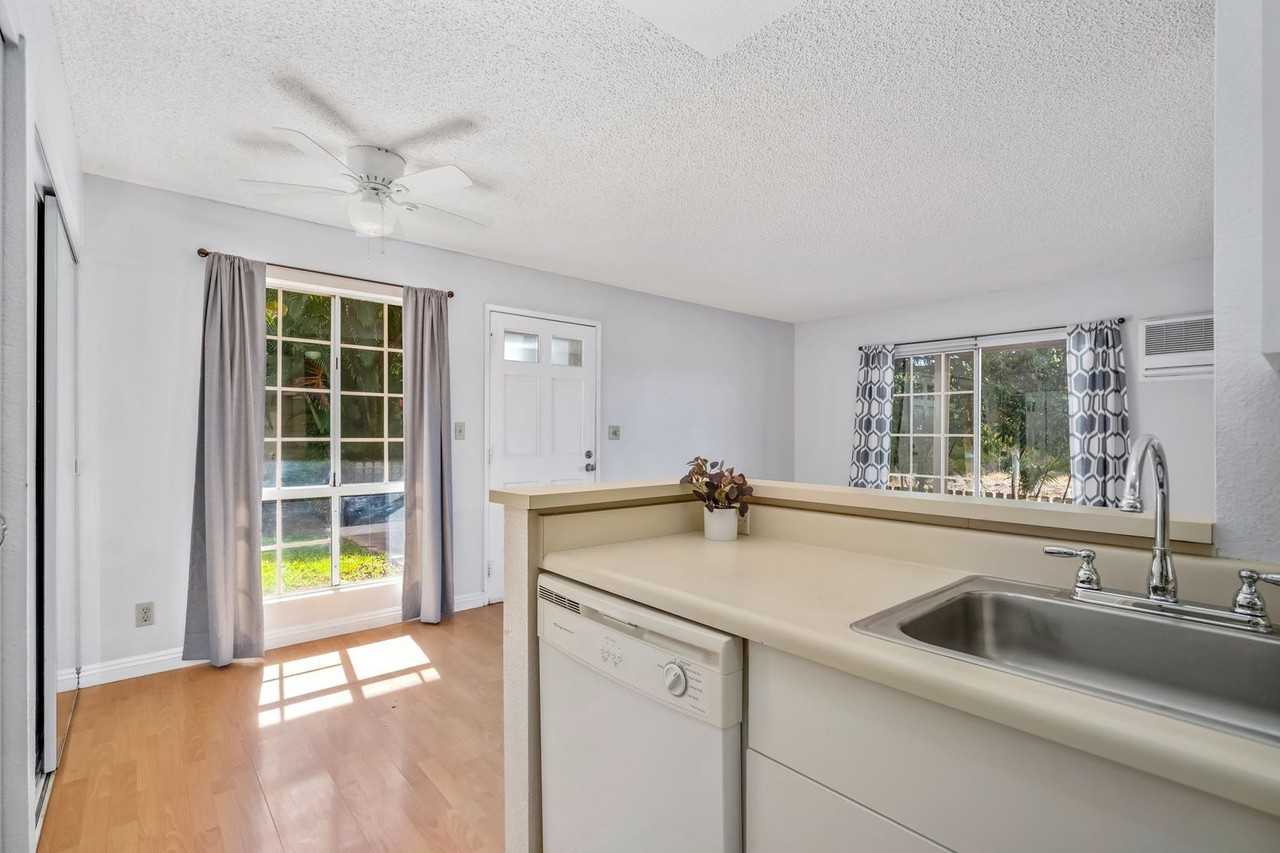 140 Uwapo Rd #106 - Photo 4 of 32