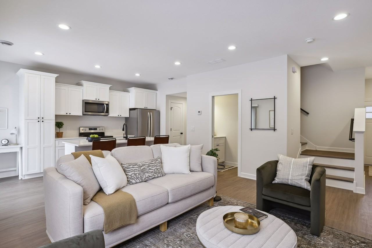 623 Ashton Street - Photo 5 of 42