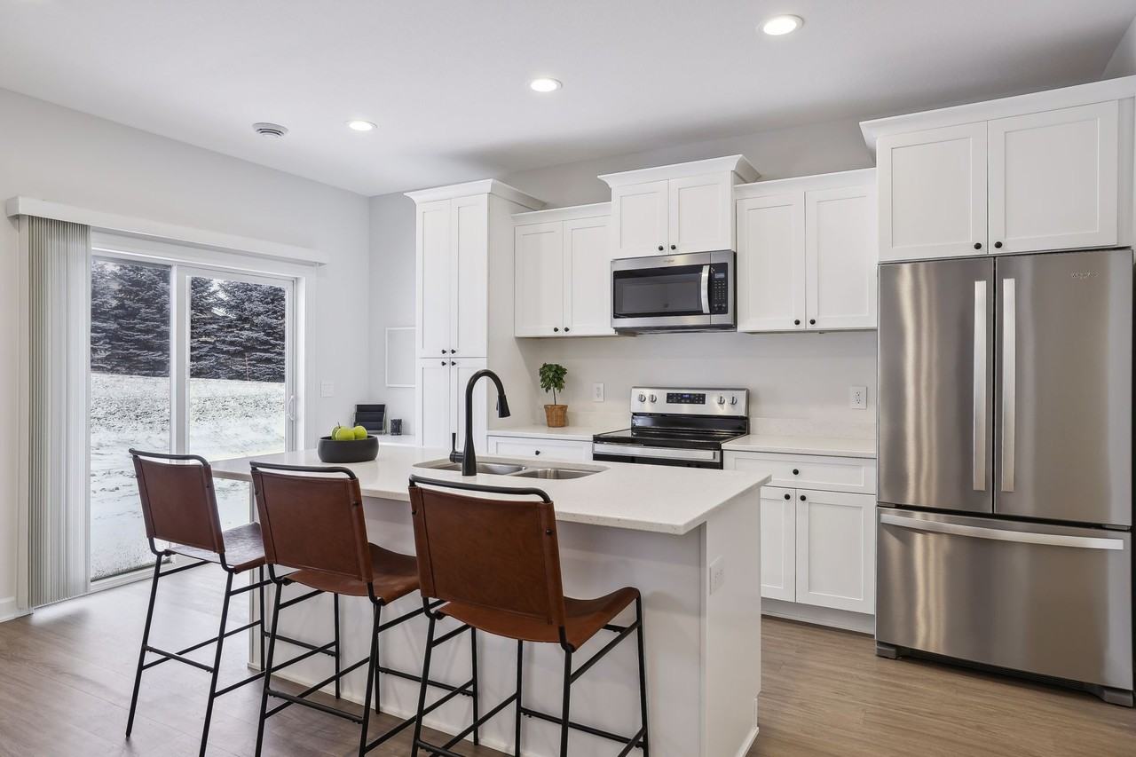 623 Ashton Street - Photo 7 of 42