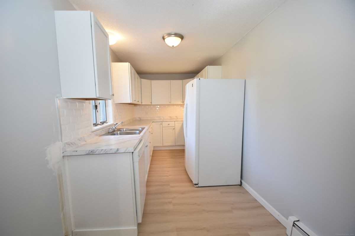 51 Mountain St - Photo 2 of 17