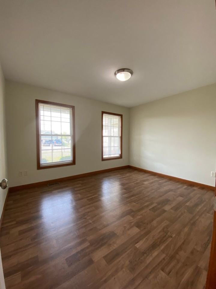 18347 Gyr Ct - Photo 6 of 13