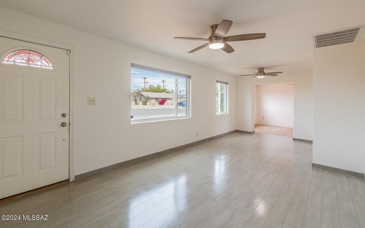 6152 East 24th Street - Photo 3 of 6