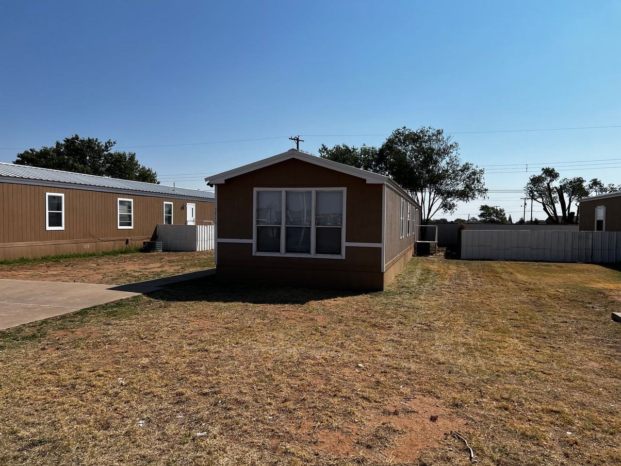 3513 Cesar Chavez Dr - Photo 2 of 34