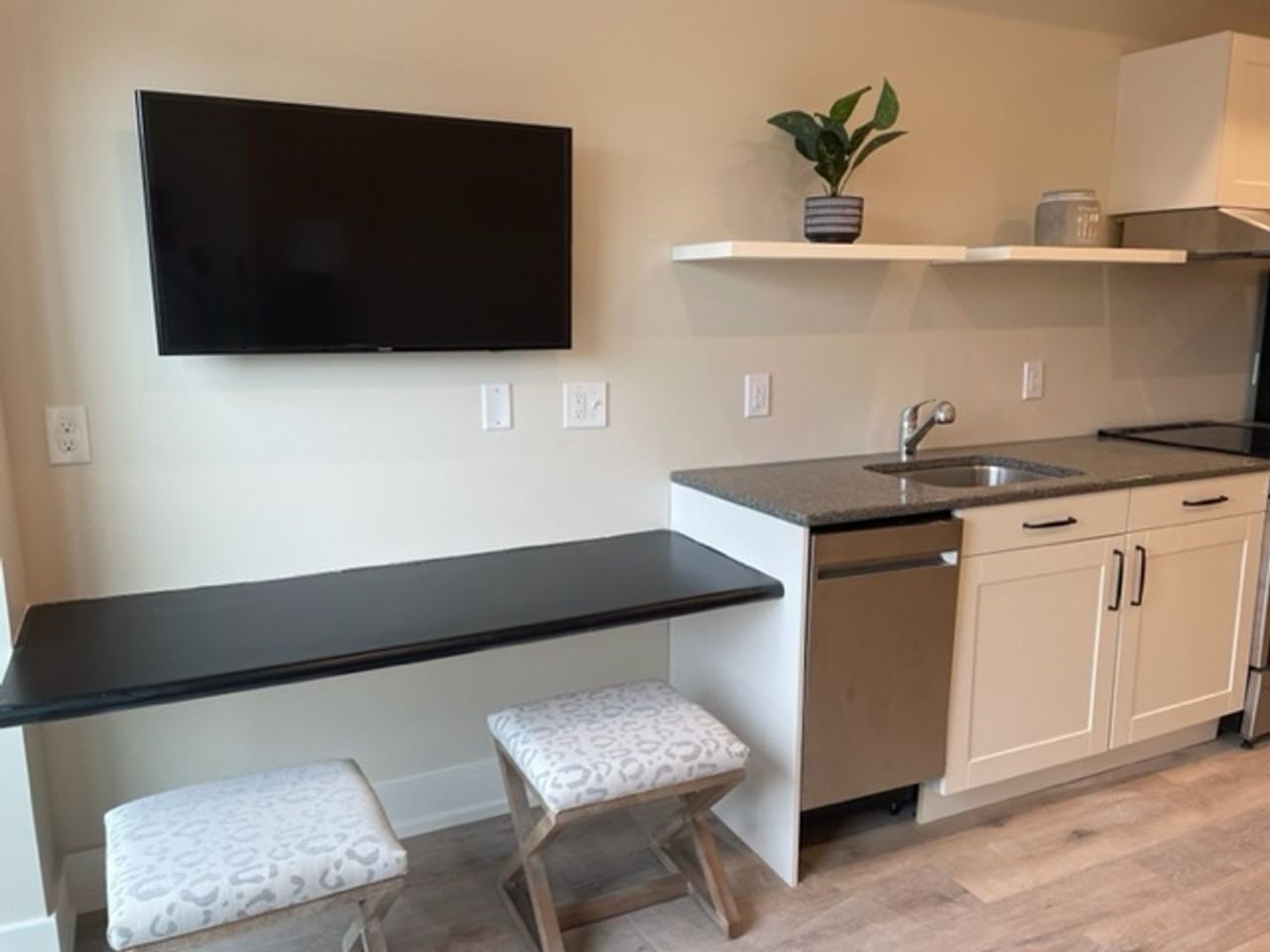 Beautiful Studio and One Bedrooms West Grand Neighborhood - Photo 7 of 30