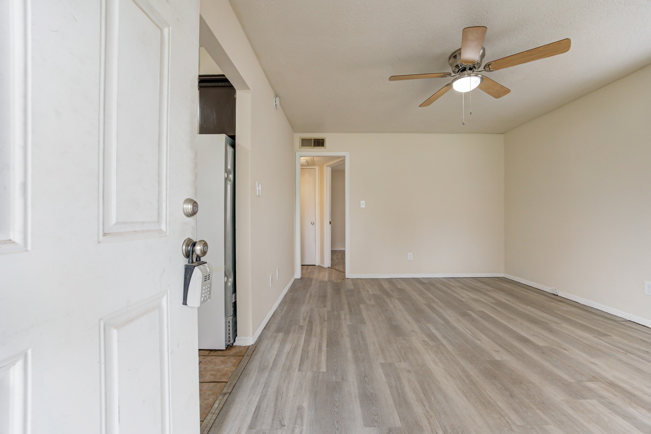 518 N Ponca Ave - Photo 3 of 14