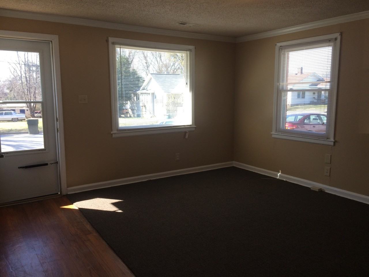 606 Waugh Street - Photo 2 of 7