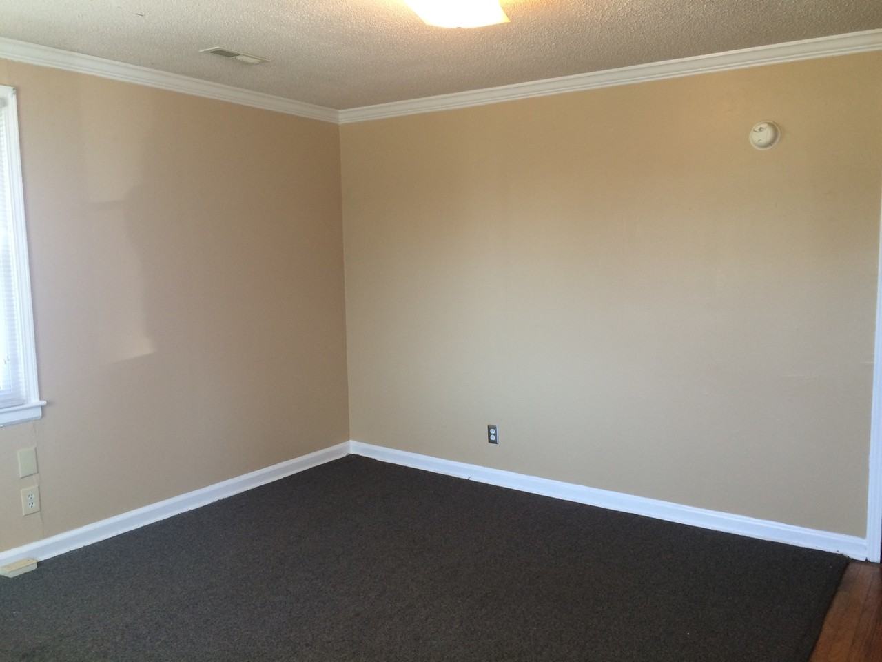 606 Waugh Street - Photo 3 of 7