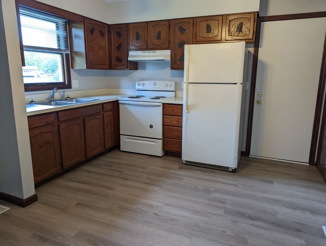 303 E. Palm Drive - Photo 2 of 8