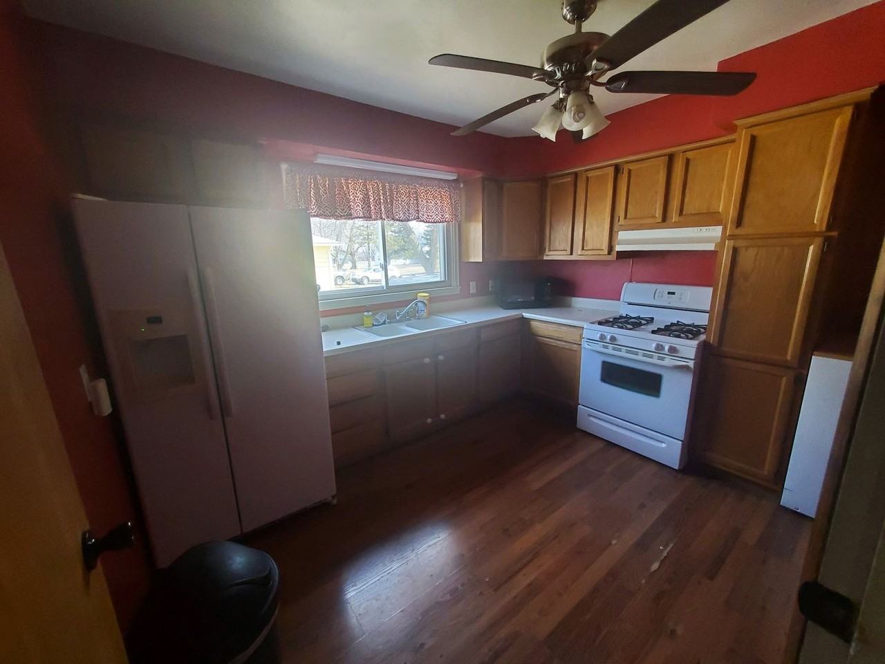 802 3rd St - Photo 3 of 8