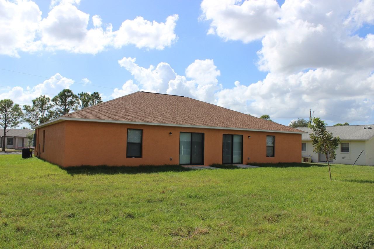 407/409 Hancock Bridge Pkwy - Photo 3 of 14