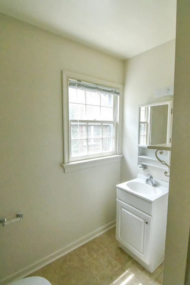 109 Kent Terr - Photo 3 of 13