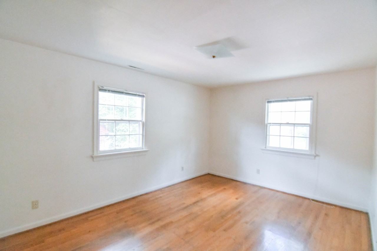 109 Kent Terr - Photo 4 of 13