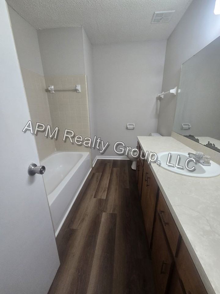 105 Manorwood Ct Apt C - Photo 5 of 15