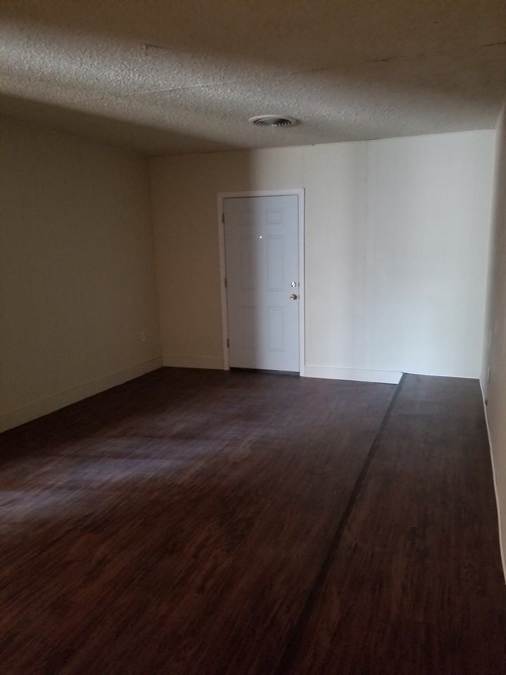 2409 Marsalis Dr - Photo 3 of 22