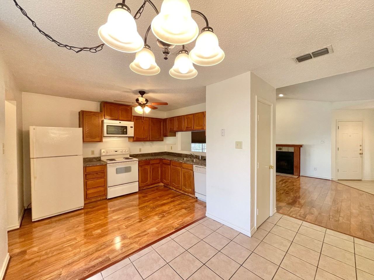 4005 Trotwood Trl - Photo 7 of 20