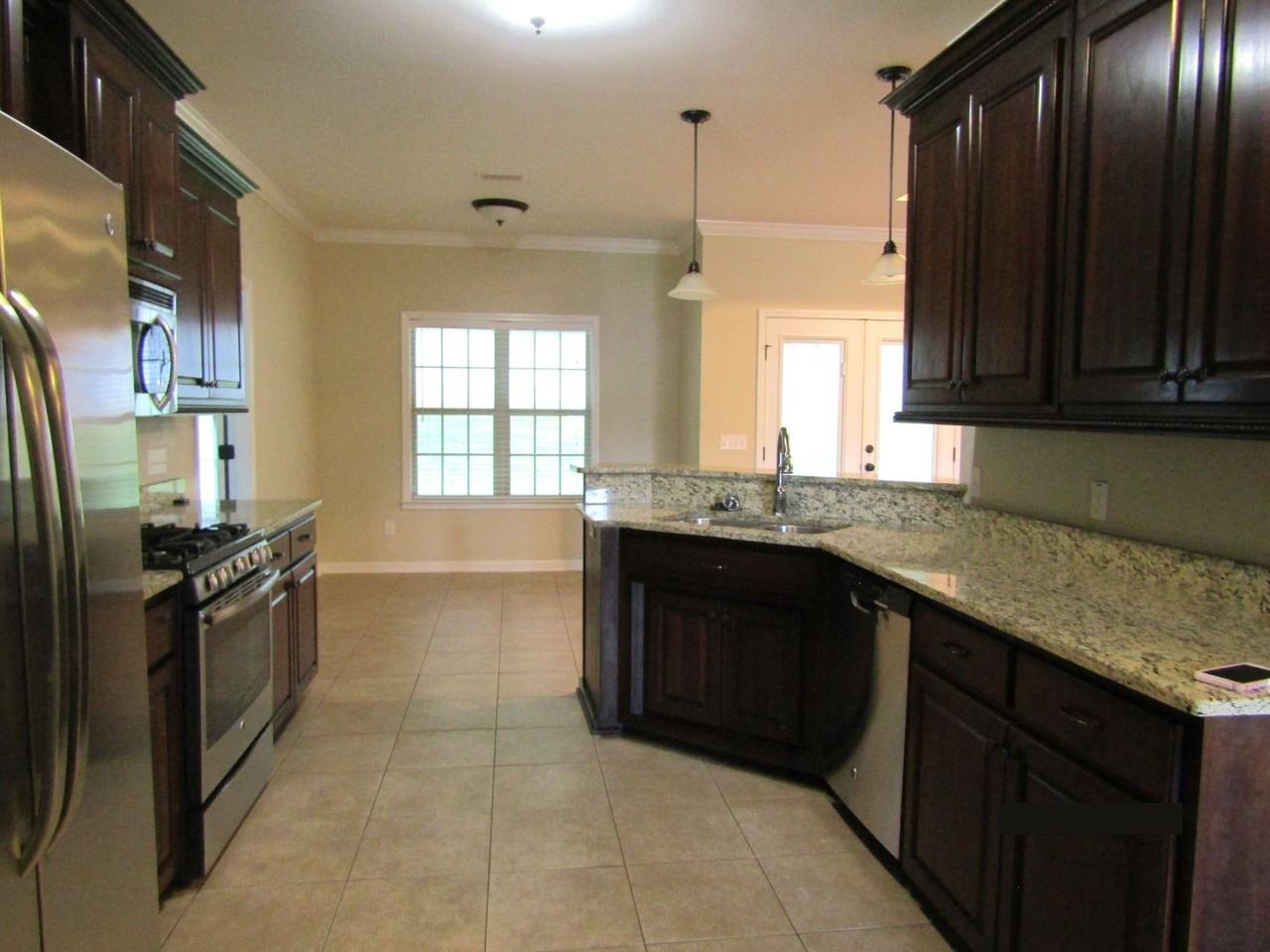 204 Clearview Dr - Photo 3 of 10